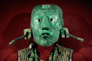 Imagen de mascara mortuoria de rey Pakal, realizada en Jade, en Mexico.