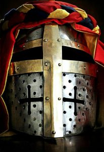 Imagen de una casco medieval con m&aacute;scara.